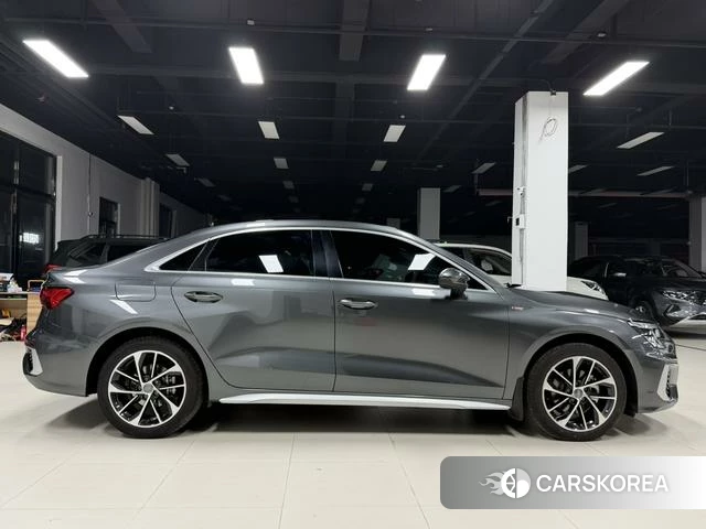 Audi A3 2021 Темно-серый из Китая, фото 3