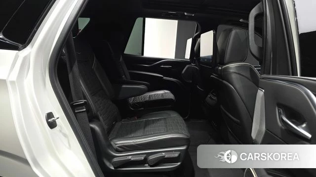 Cadillac Escalade 5th Generation 2021 Белый из Кореи, фото 3
