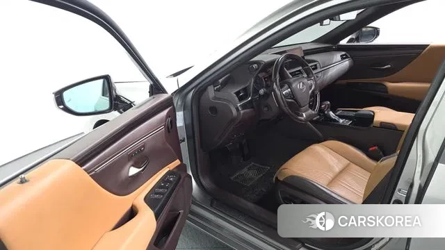 Lexus ES300h 7th generation 2020 Песочный из Кореи, фото 3