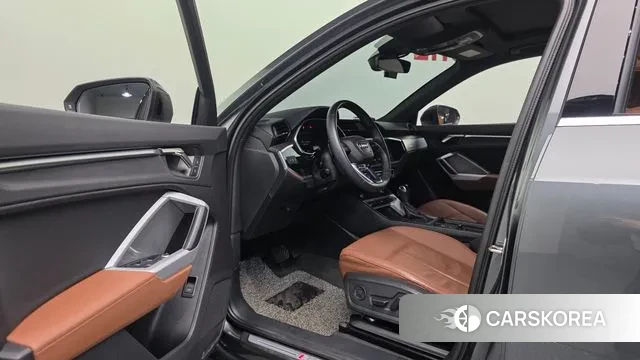 Audi Q3 (F3) 2022 Серый из Кореи, фото 3