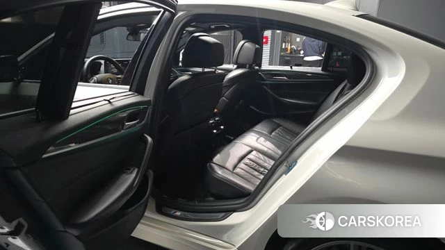 BMW 5 Series (G30) 2018 Белый из Кореи, фото 3