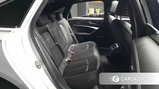 Audi A6 (C8) 2021 Белый из Кореи, фото 3