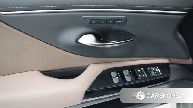 Lexus ES300h 7th generation 2025 Серебристо-серый из Кореи, фото 3