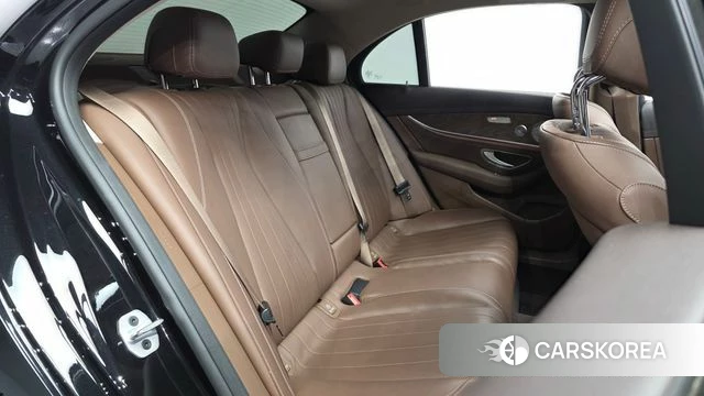 Mercedes-Benz E-Class W213 2019 Черный из Кореи, фото 3