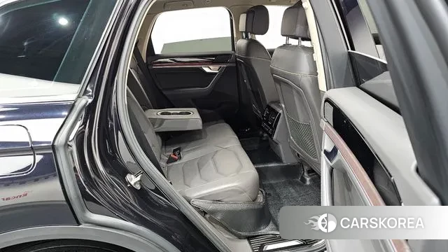 Volkswagen Touareg 3rd generation 2020 Черный из Кореи, фото 3