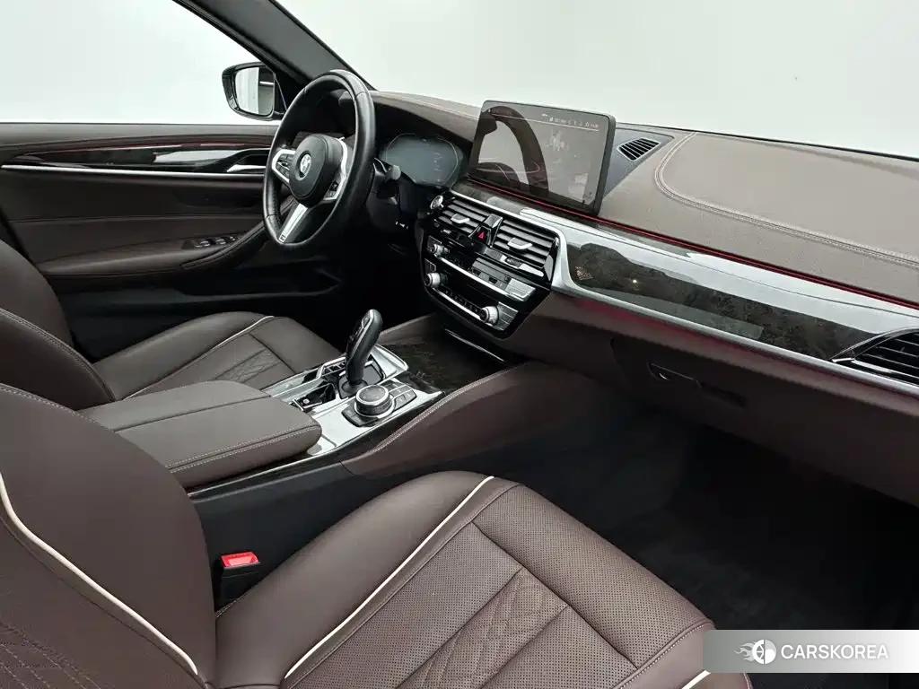 BMW 5 series 2022 Черный из Китая, фото 3