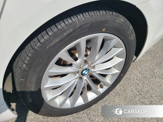 BMW 5 Series (G30) 2018 Белый из Кореи, фото 3