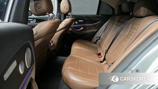 Mercedes-Benz E-Class W213 2018 Серебряный из Кореи, фото 3