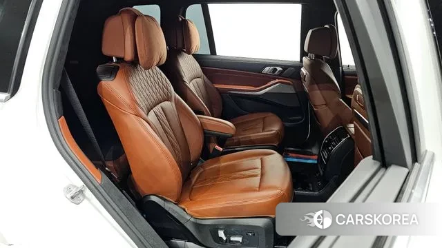 BMW X7 (G07) 2023 Белый из Кореи, фото 3