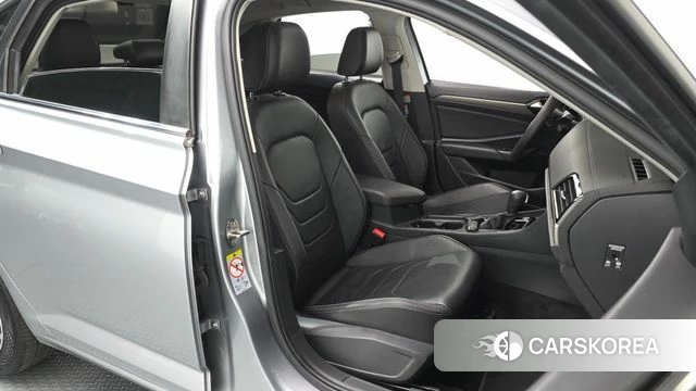 Volkswagen 7th Generation of Jetta 2021 Серебристо-серый из Кореи, фото 3