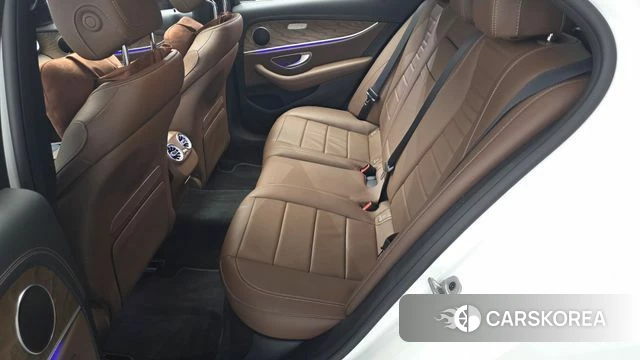 Mercedes-Benz E-Class W213 2023 Белый из Кореи, фото 3
