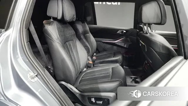 BMW X7 (G07) 2024 Серебристо-серый из Кореи, фото 3