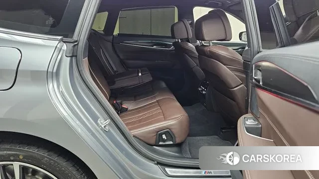 BMW 6 Series GT (G32) 2023 Серебристо-серый из Кореи, фото 3