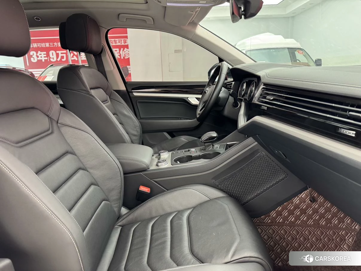 Volkswagen Touareg 2020 Черный из Китая, фото 3