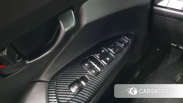 Hyundai Veloster (JS) 2018 Светло-серебряный цвет из Кореи, фото 3