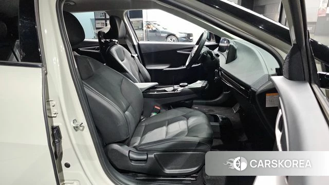 Kia EV6 2023 Жемчужный цвет из Кореи, фото 3