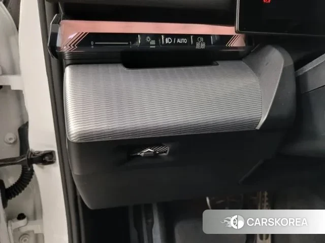 BMW 5 Series (G60) 2023 Белый из Кореи, фото 3