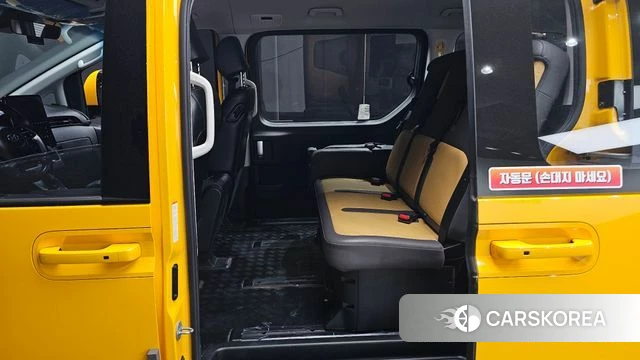 Hyundai Staria 2022 Желтый из Кореи, фото 3