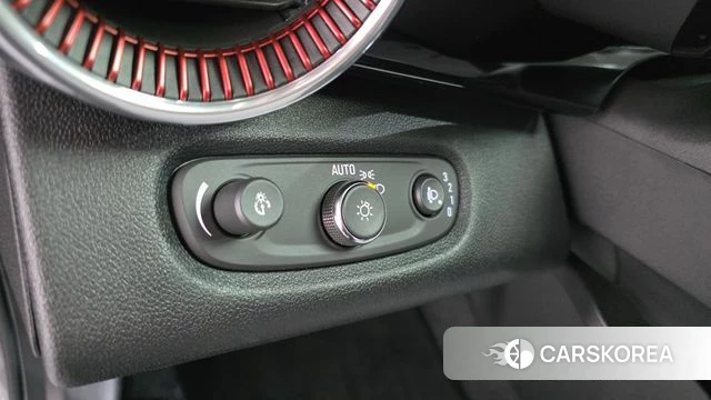 Chevrolet (GM Daewoo) Trax Crossover 2024 Серебристо-серый из Кореи, фото 3
