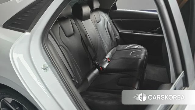 Hyundai Avante Hybrid (CN7) 2022 Белый из Кореи, фото 3
