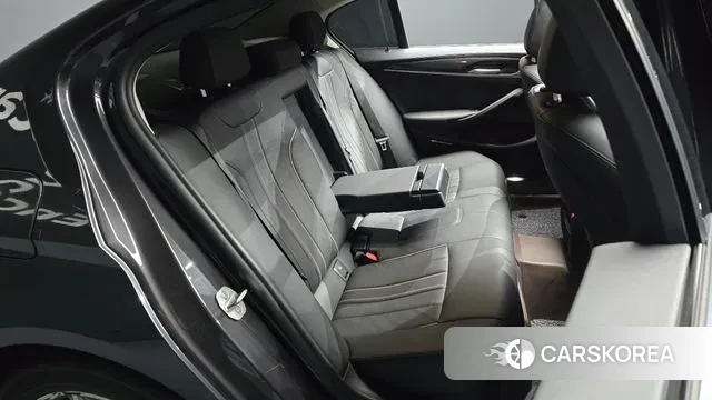 BMW 5 Series (G30) 2018 Серый из Кореи, фото 3