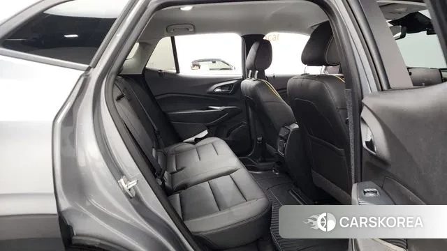 Chevrolet (GM Daewoo) Trax Crossover 2024 Серебряный из Кореи, фото 3