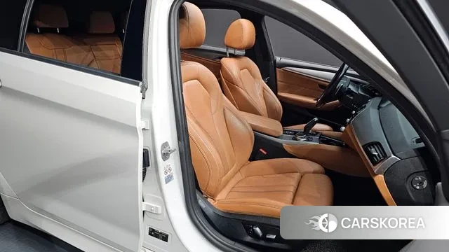 BMW 5 Series (G30) 2018 Белый из Кореи, фото 3