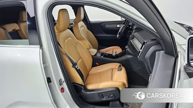 Volvo XC40 2021 Белый из Кореи, фото 3