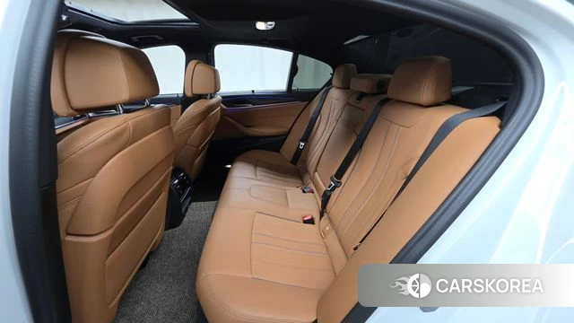BMW 5 Series (G30) 2023 Белый из Кореи, фото 3