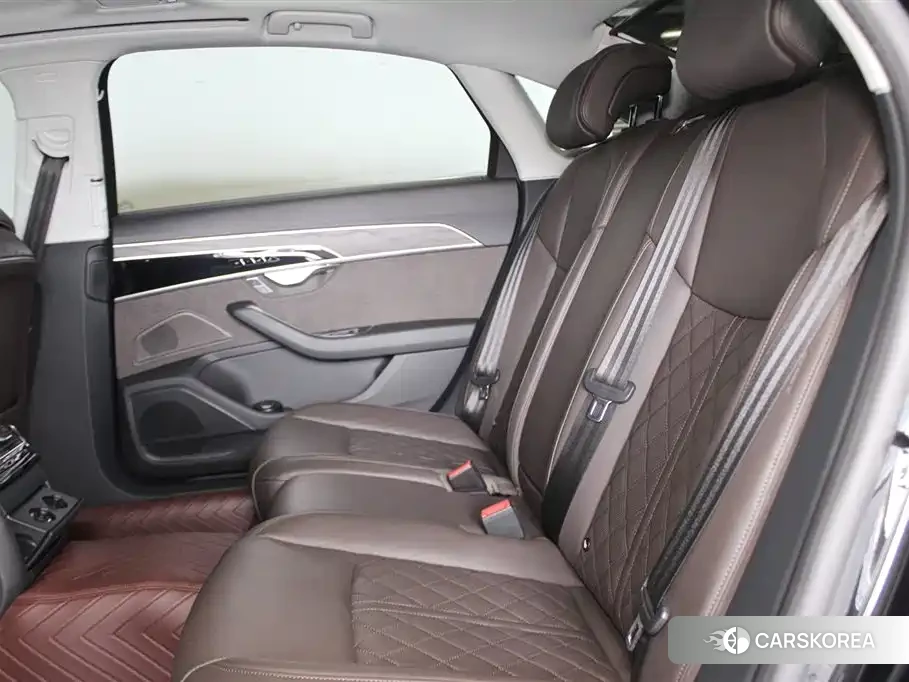Audi A8 2022 Черный из Китая, фото 3