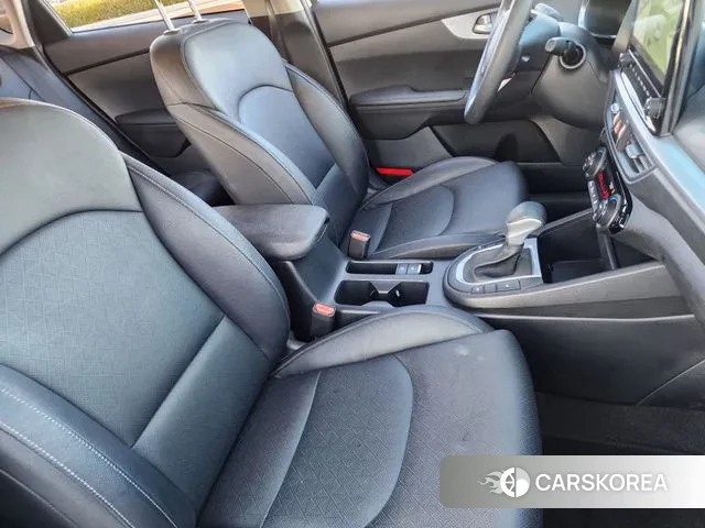 Kia The New K3 2nd generation 2022 Белый из Кореи, фото 3