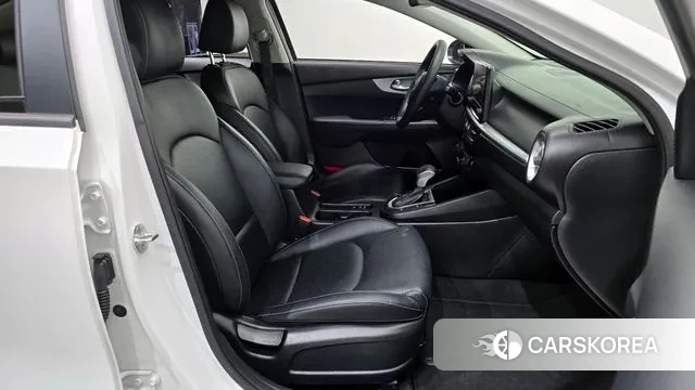 Kia The New K3 2nd generation 2022 Белый из Кореи, фото 3