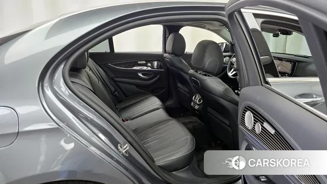 Mercedes-Benz E-Class W213 2020 Серебристо-серый из Кореи, фото 3