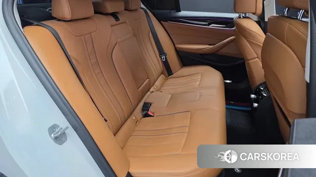 BMW 5 Series (G30) 2021 Белый из Кореи, фото 3