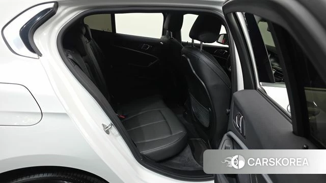 BMW 1 Series (F40) 2021 Белый из Кореи, фото 3