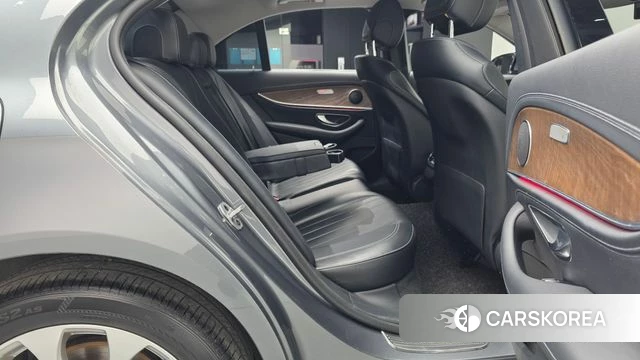 Mercedes-Benz E-Class W213 2018 Серый из Кореи, фото 3
