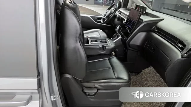 Hyundai Staria 2021 Серебряный из Кореи, фото 3