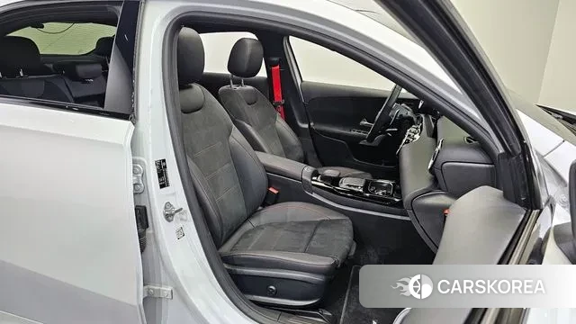 Mercedes-Benz A-Class W177 2023 Белый из Кореи, фото 3