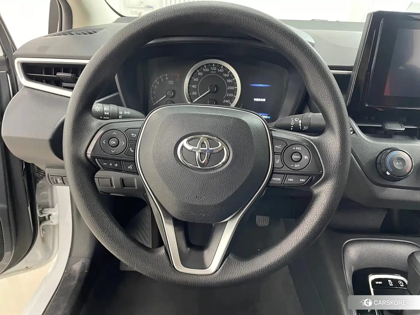 Toyota Corolla 2023 Белый из Китая, фото 3