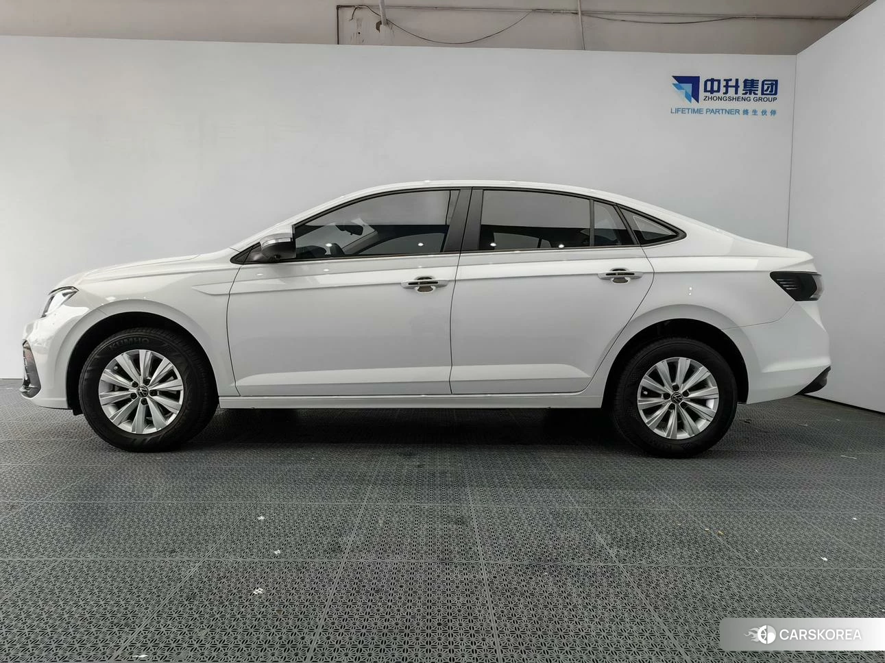 Volkswagen Lavida 2023 Белый из Китая, фото 3