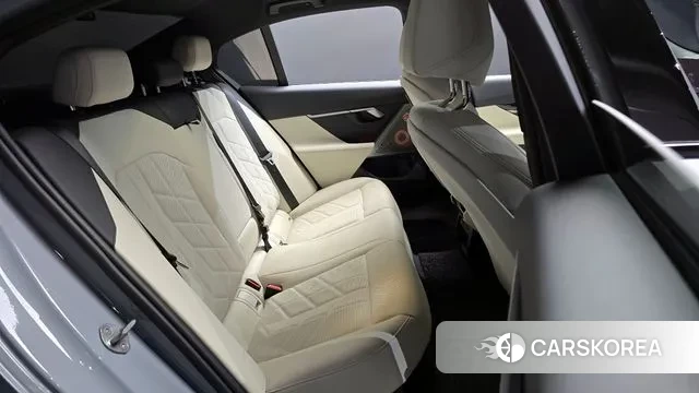 BMW 5 Series (G60) 2024 Небесно-голубой из Кореи, фото 3