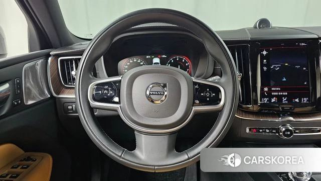 Volvo XC60 second Generation 2021 Белый из Кореи, фото 3
