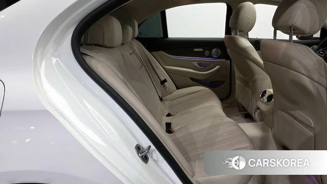 Mercedes-Benz E-Class W213 2019 Белый из Кореи, фото 3