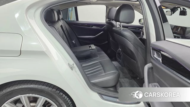 BMW 5 Series (G30) 2018 Белый из Кореи, фото 3