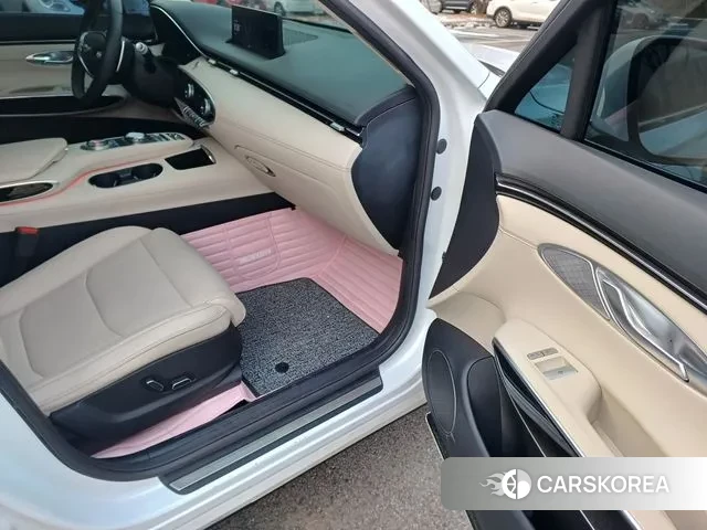 Genesis GV70 2023 Белый из Кореи, фото 3