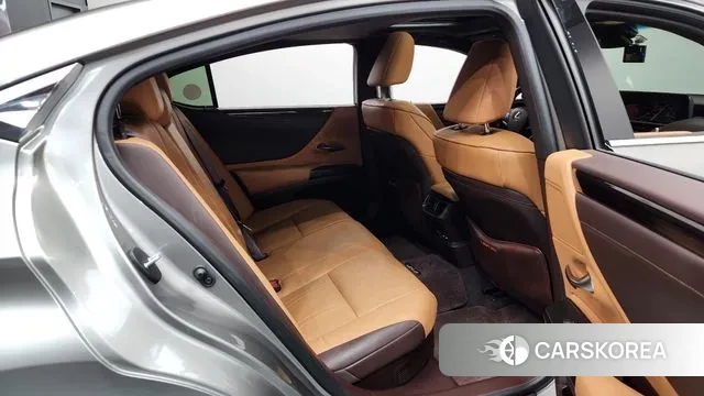 Lexus ES300h 7th generation 2021 Песочный из Кореи, фото 3