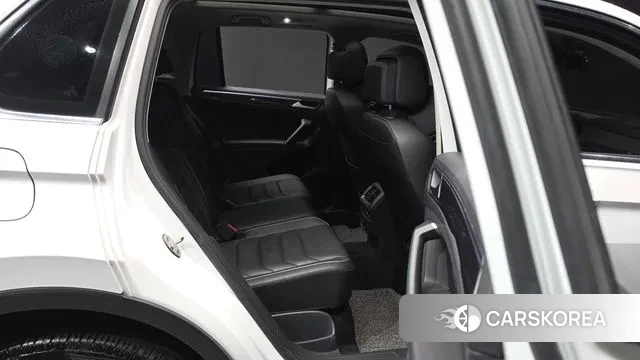 Volkswagen Tiguan second Generation 2021 Белый из Кореи, фото 3