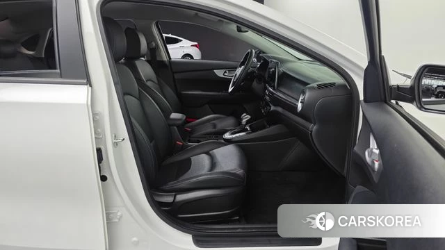 Kia The New K3 2nd generation 2022 Белый из Кореи, фото 3