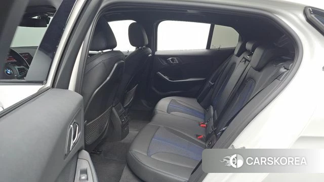BMW 1 Series (F40) 2023 Белый из Кореи, фото 3