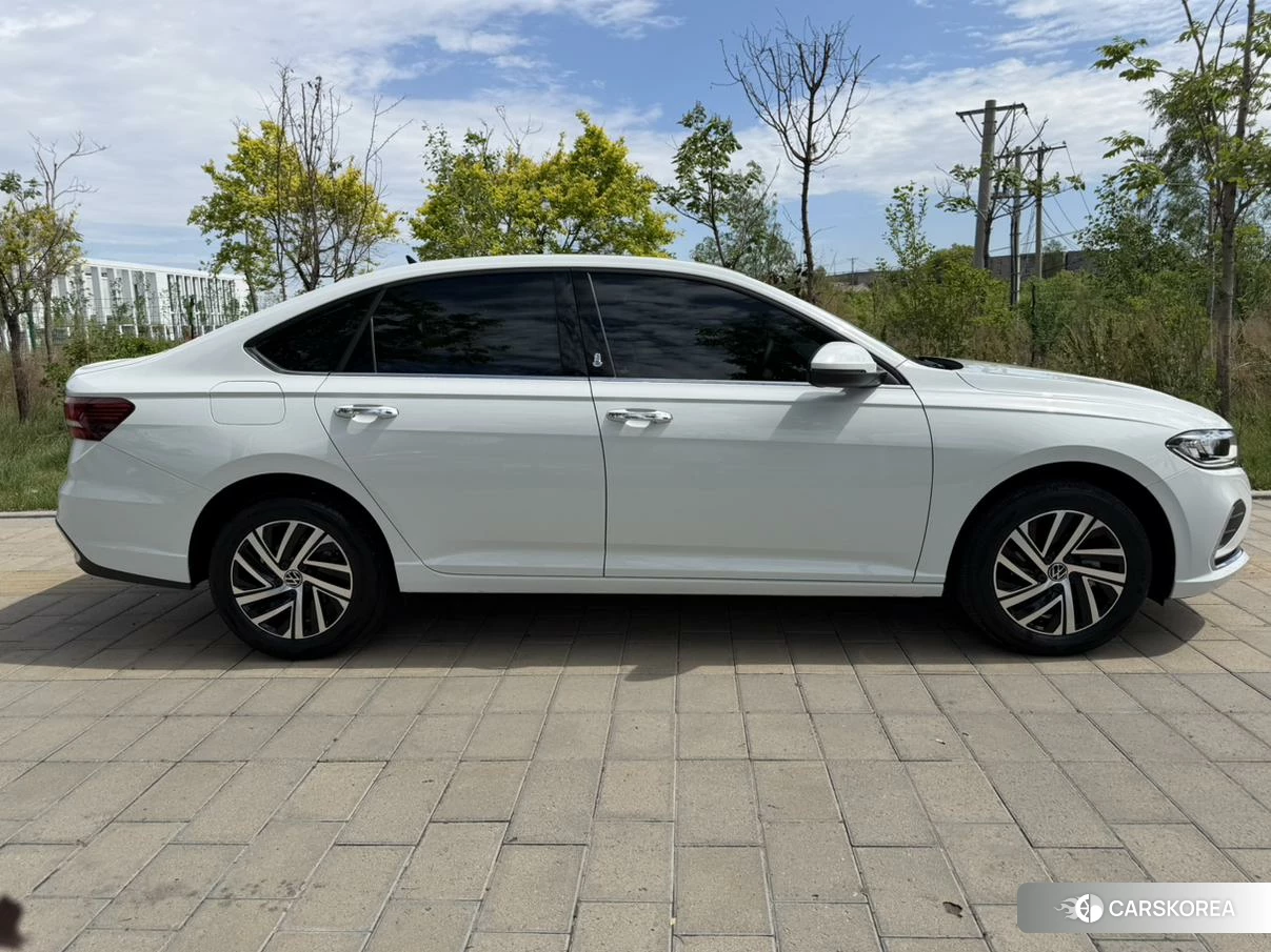 Volkswagen Lavida 2023 Белый из Китая, фото 3